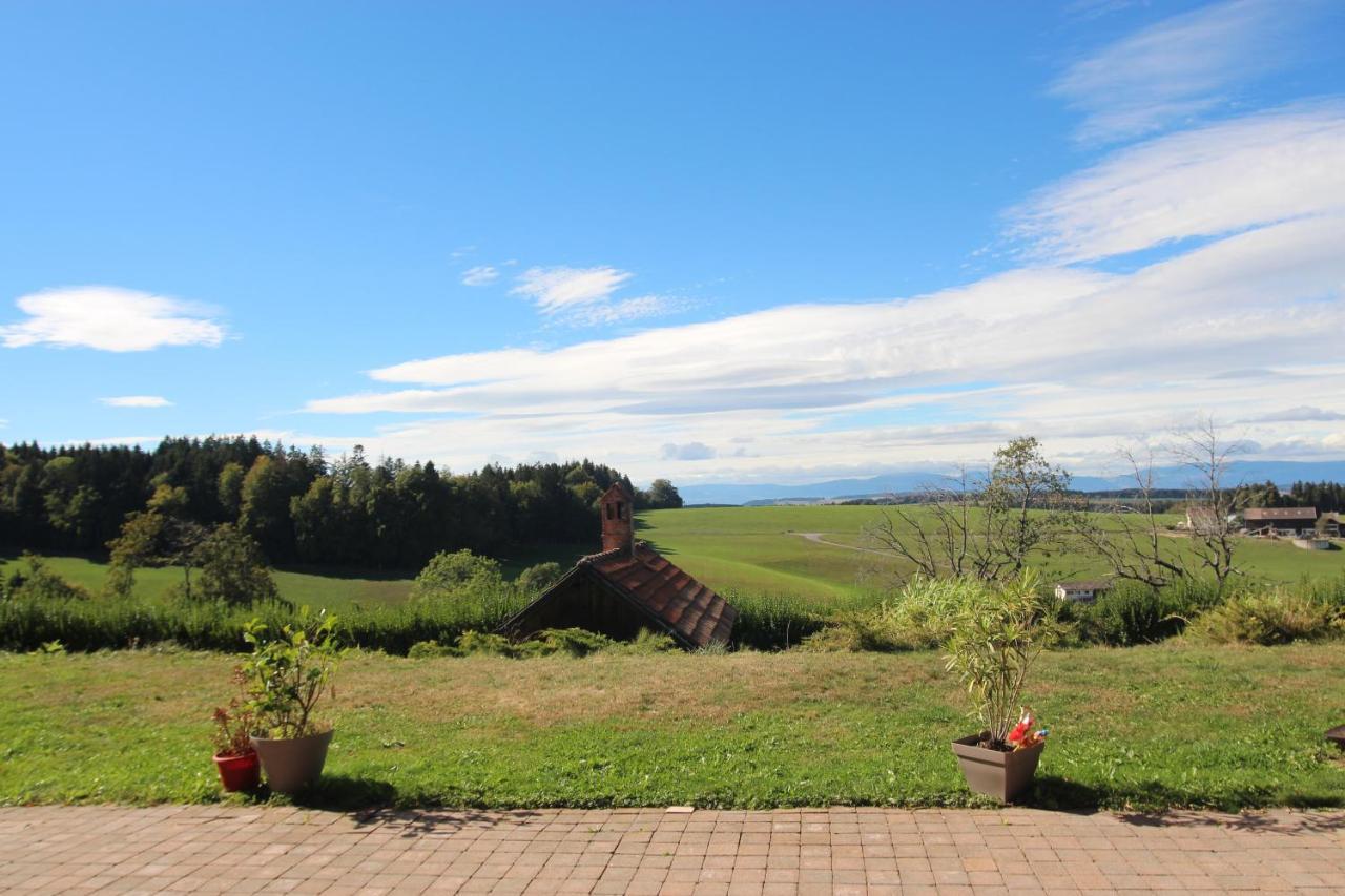 Les Abeilles Bed & Breakfast Romont Exterior photo